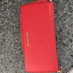 Michael Kors Jetset large wallet with wrist strap